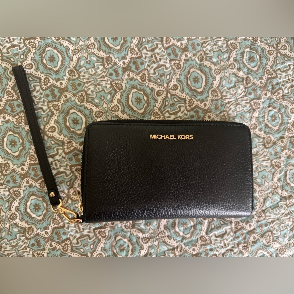 Michael Kors Pebbled Wristlet Wallet